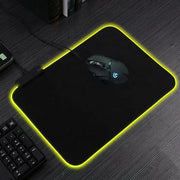 XXL RGB Gaming Mauspad – 80 × 30 cm | 9 LED-Lichtmodi | Rutschfeste Unterseite | 3 mm Gaming Desk Mat
