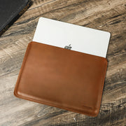 CONTACTS FAMILY Premium Laptop Sleeve aus echtem Rindsleder – 13–16" | Personalisierbare Ledertasche für MacBook Pro/Air, Dell, HP & Notebooks