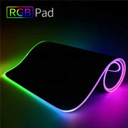 RGB Gaming Mauspad – Großes LED Deskpad mit 8 Lichtmodi, wasserabweisender Oberfläche & rutschfester Gummibasis | Gaming Mousepad für PC & Laptop