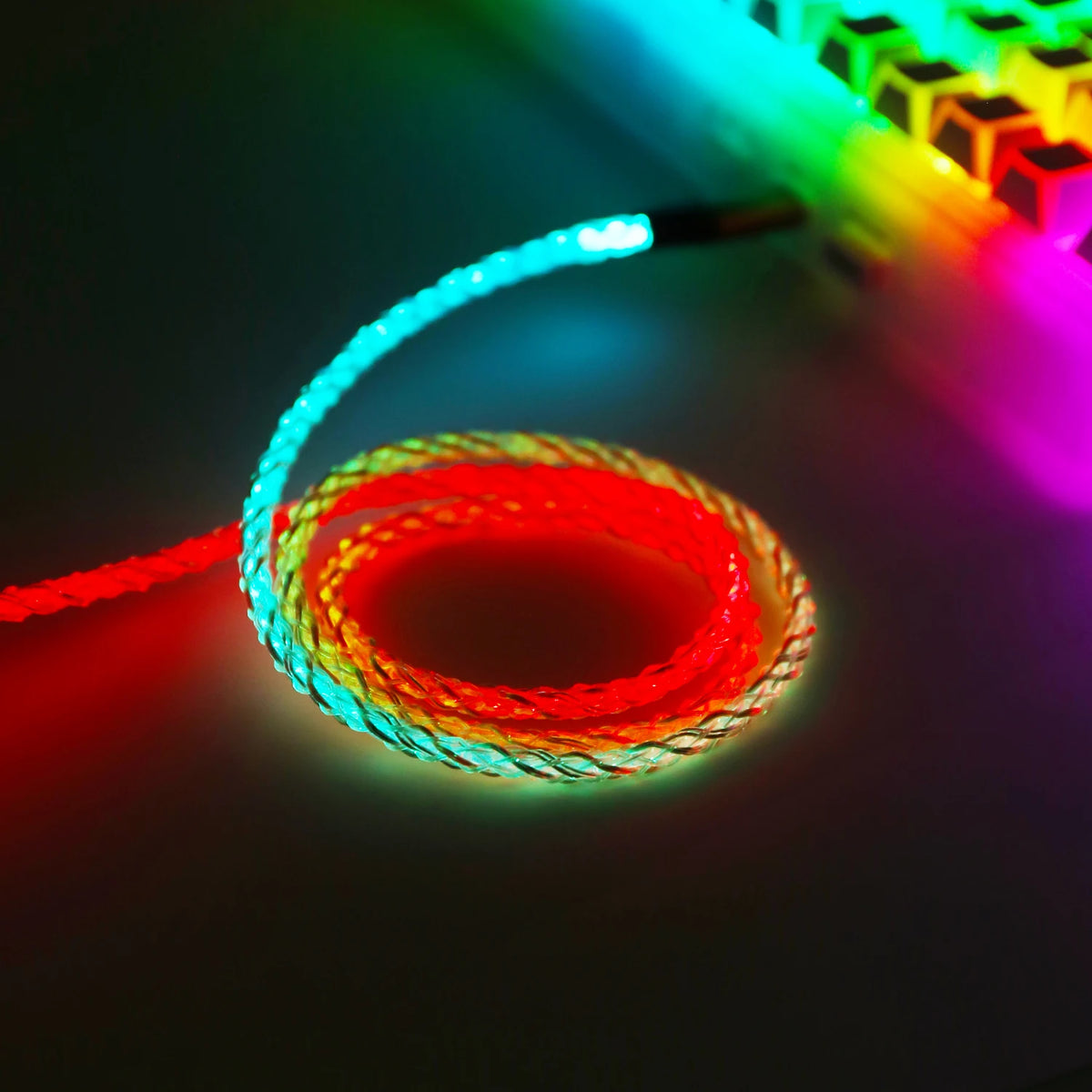 RGB Tastaturkabel 1 m – Beleuchtetes USB-A auf USB-C Datenkabel mit geflochtener Ummantelung | Bis 8000 Hz für mechanische Gaming-Tastaturen